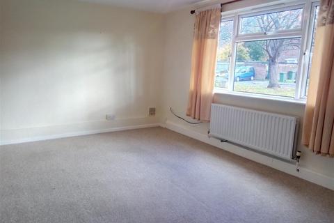 2 bedroom maisonette to rent, Knights Way, Headcorn
