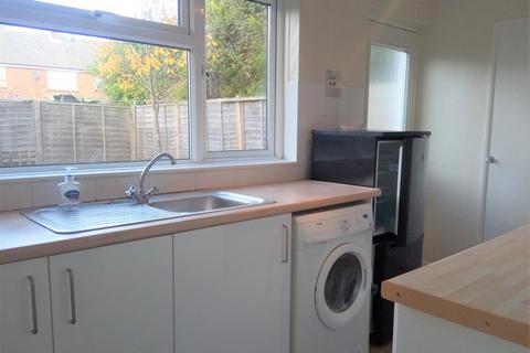 2 bedroom maisonette to rent, Knights Way, Headcorn