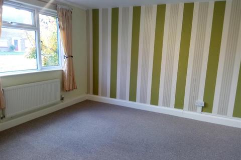 2 bedroom maisonette to rent, Knights Way, Headcorn