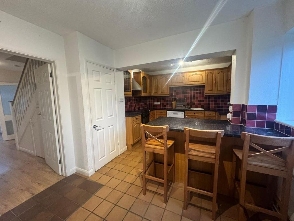 Kitchen 2.jpeg
