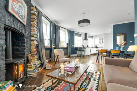 2 bedroom flat for sale - Amhurst Road, London, N16