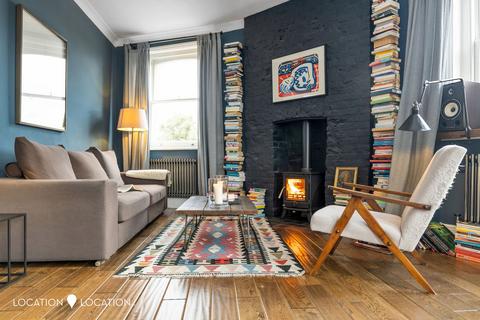 2 bedroom flat for sale, Amhurst Road, London, N16