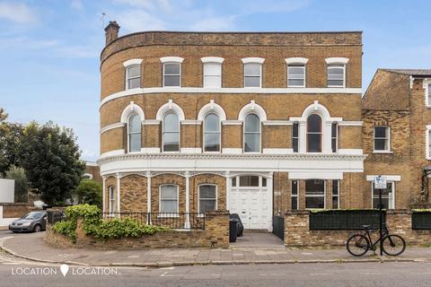 2 bedroom flat for sale, Amhurst Road, London, N16
