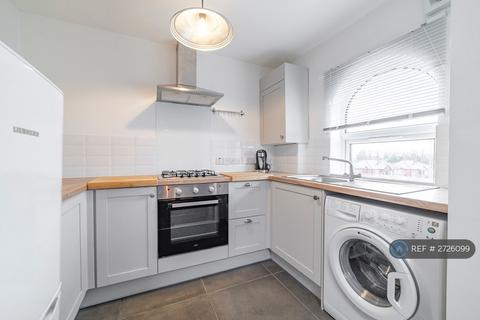 2 bedroom flat to rent, Wellington Road North, Stockport, SK4
