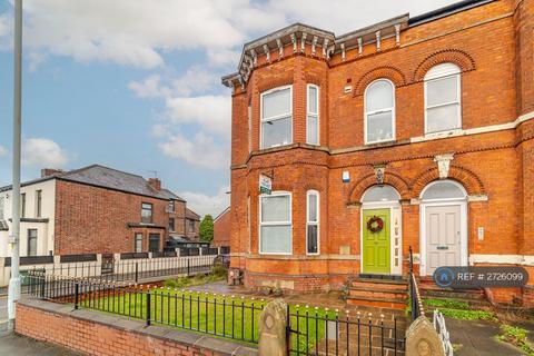 2 bedroom flat to rent, Wellington Road North, Stockport, SK4