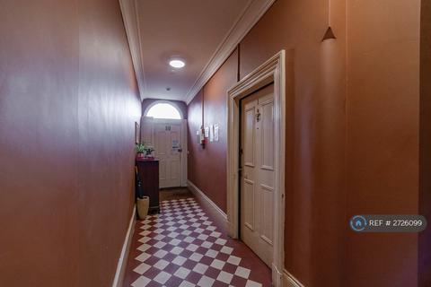 2 bedroom flat to rent, Wellington Road North, Stockport, SK4