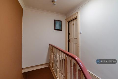2 bedroom flat to rent, Wellington Road North, Stockport, SK4