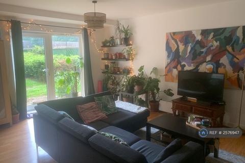 2 bedroom flat to rent, High Road Leytonstone, London, E11
