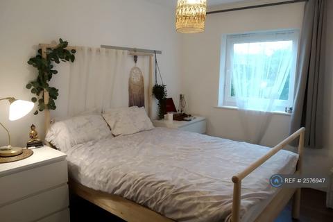 2 bedroom flat to rent, High Road Leytonstone, London, E11