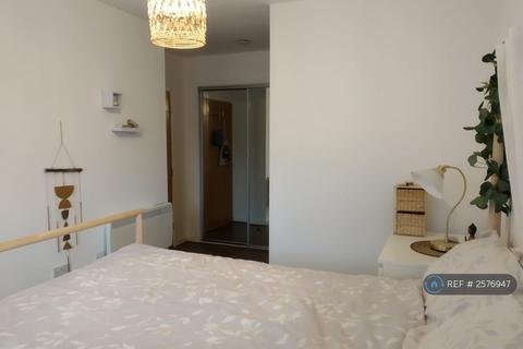2 bedroom flat to rent, High Road Leytonstone, London, E11
