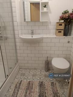 2 bedroom flat to rent, High Road Leytonstone, London, E11