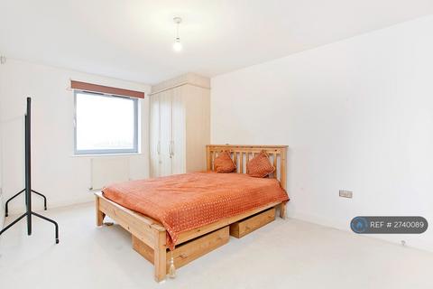 2 bedroom flat to rent, Tideslea Path, London, SE28