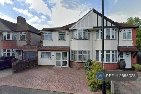 1 bedroom in a house share to rent - Broad Walk, London, SE3