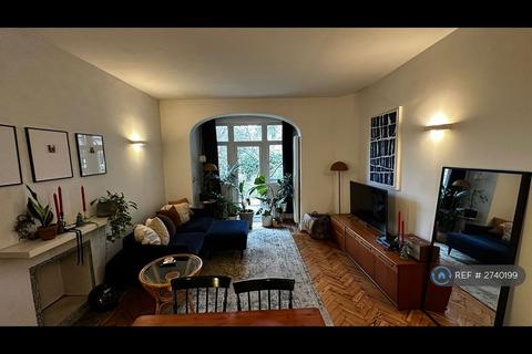 2 bedroom flat to rent, Babington Road, London, SW16