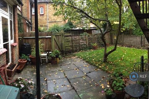 2 bedroom flat to rent, Babington Road, London, SW16