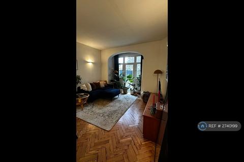 2 bedroom flat to rent, Babington Road, London, SW16