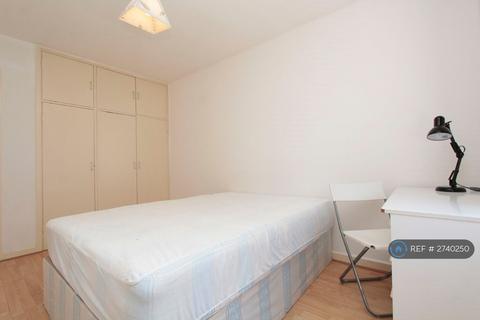 1 bedroom in a house share to rent, Mccoid Way Borough Road, London, SE1
