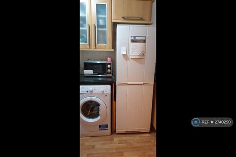 1 bedroom in a house share to rent, Mccoid Way Borough Road, London, SE1