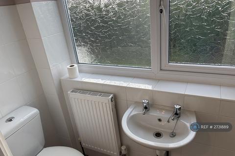 3 bedroom maisonette to rent, Eton Court, Liverpool, L18