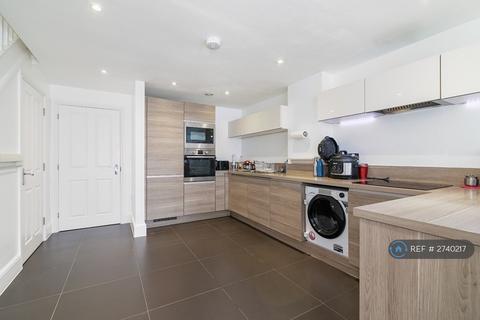 5 bedroom terraced house to rent, St. Augustines Avenue, South Croydon, CR2
