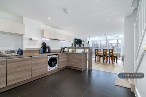 5 bedroom terraced house to rent, St. Augustines Avenue, South Croydon, CR2