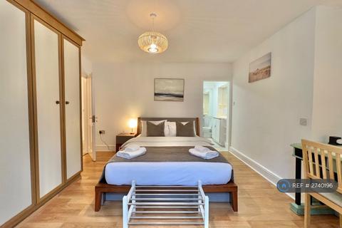2 bedroom flat to rent, Warwick Avenue, London, W9