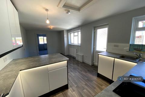 2 bedroom bungalow to rent, Longfleet Road, Poole, BH15