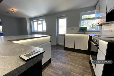 2 bedroom bungalow to rent, Longfleet Road, Poole, BH15