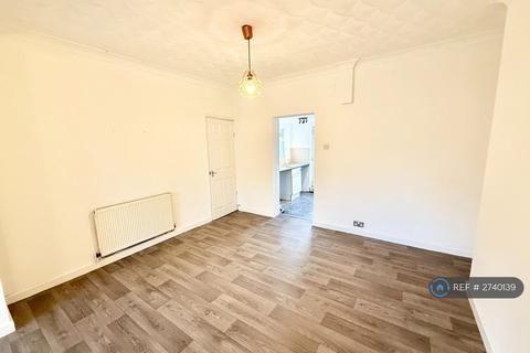 3 bedroom terraced house to rent, King Georges Road, New Rossington, Doncaster, DN11