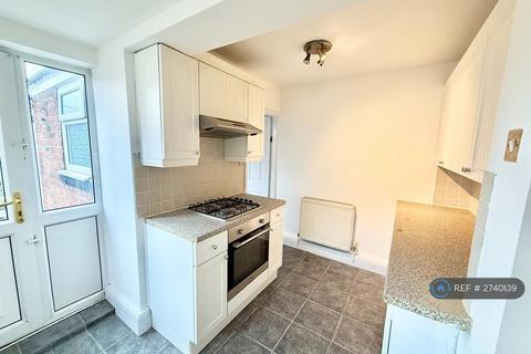 3 bedroom terraced house to rent, King Georges Road, New Rossington, Doncaster, DN11