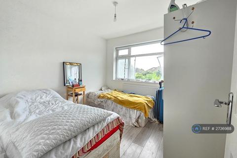 4 bedroom detached house to rent, Goldsdown Close, London, EN3