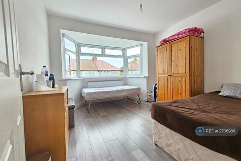 4 bedroom detached house to rent, Goldsdown Close, London, EN3