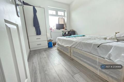 4 bedroom detached house to rent, Goldsdown Close, London, EN3