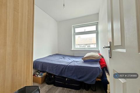 4 bedroom detached house to rent, Goldsdown Close, London, EN3