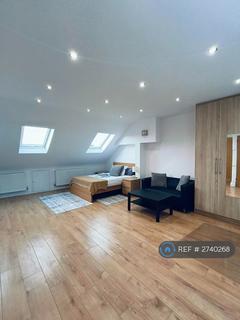 1 bedroom in a house share to rent - Broomhill Road, Ilford, IG3