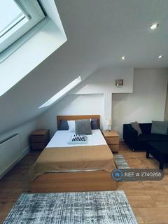1 bedroom in a house share to rent, Broomhill Road, Ilford, IG3