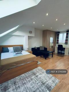 1 bedroom in a house share to rent, Broomhill Road, Ilford, IG3
