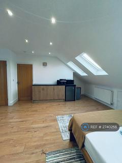 1 bedroom in a house share to rent, Broomhill Road, Ilford, IG3