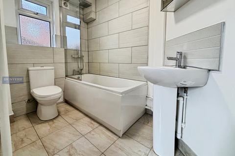 3 bedroom end of terrace house to rent, Torrington Avenue, Knowle, Bristol