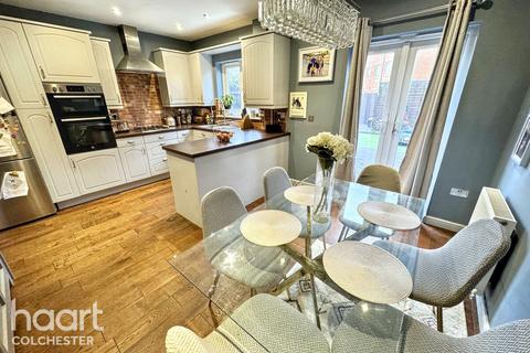 4 bedroom townhouse for sale, Mortimer Gardens, Colchester