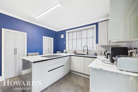 2 bedroom detached bungalow for sale, Oulton Road, Lowestoft