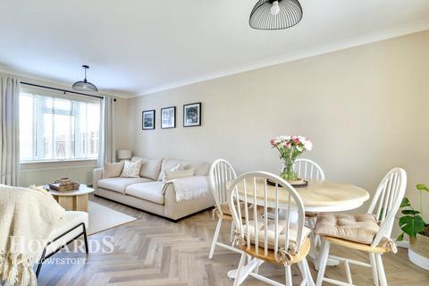3 bedroom terraced house for sale, Rozlyne Close, Lowestoft
