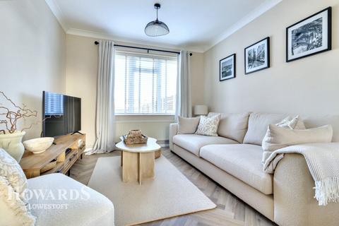 3 bedroom terraced house for sale, Rozlyne Close, Lowestoft