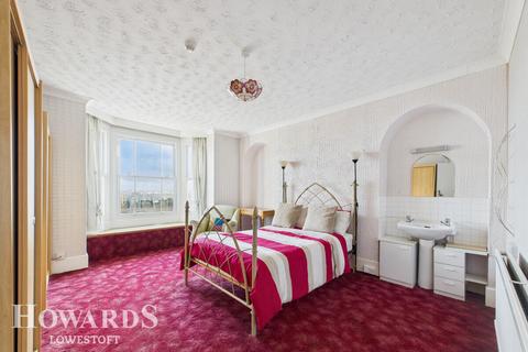 6 bedroom terraced house for sale, Marine Parade, Lowestoft