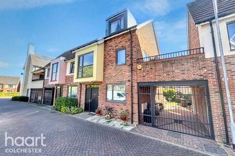 4 bedroom semi-detached house for sale, Flame Way, Colchester