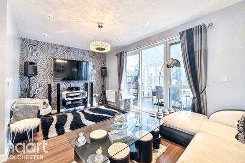 4 bedroom semi-detached house for sale, Flame Way, Colchester