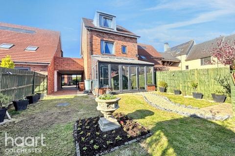 4 bedroom semi-detached house for sale, Flame Way, Colchester