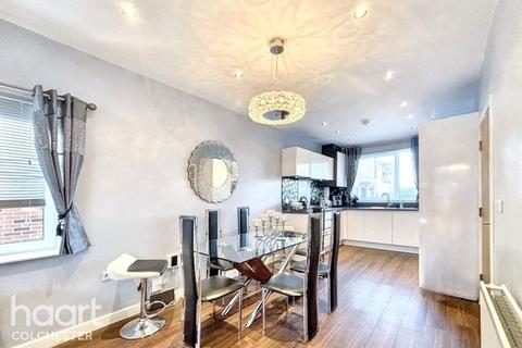 4 bedroom semi-detached house for sale, Flame Way, Colchester