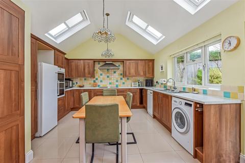 4 bedroom detached bungalow for sale, Cotwell Avenue, Cowplain