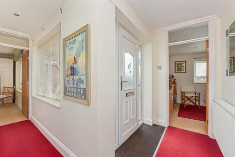 4 bedroom detached bungalow for sale, Cotwell Avenue, Cowplain